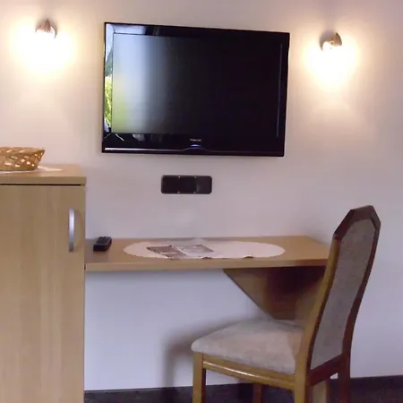 Flat In With Garden *