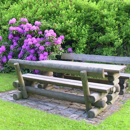 Апартаменты Flat In With Garden Шмалленберг